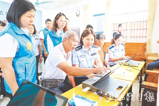 恩平公安戶政部門主動將“辦證專場”開進廠區(qū)、社區(qū)。