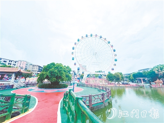 位于三埠文化公園的開平第一個摩天輪正式向公眾開放。