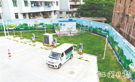 新建的榮匯世家小區(qū)側(cè)充電站設(shè)施方便快捷，環(huán)境干凈整潔。