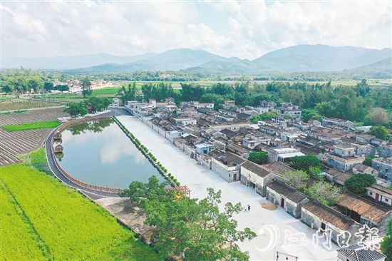 四九鎮(zhèn)東方村以產(chǎn)業(yè)融合發(fā)展新范式、文旅融合新地標(biāo)、生態(tài)宜居新標(biāo)桿的三重蝶變，繪就產(chǎn)業(yè)興、生態(tài)美、百姓富的鄉(xiāng)村振興新圖景。