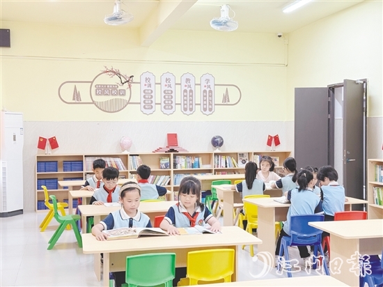 臺(tái)山市堅(jiān)持以“書香臺(tái)山”建設(shè)為統(tǒng)領(lǐng)，推動(dòng)全民閱讀蔚然成風(fēng)。