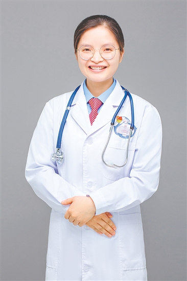 人物檔案：梁金碧，腎內(nèi)綜合科+老年病科五區(qū)主任助理，副主任醫(yī)師，從業(yè)16年，黨齡18年。