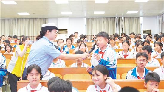 互動(dòng)環(huán)節(jié)，同學(xué)們積極回答問題。