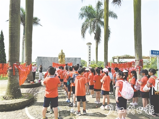 恩平歇馬學(xué)院以研學(xué)教育為核心紐帶，構(gòu)建“文化傳承為魂、教育實(shí)踐為基、產(chǎn)業(yè)融合為體、新媒體傳播為翼”的全鏈條發(fā)展模式，打造鄉(xiāng)村文化研學(xué)高地。