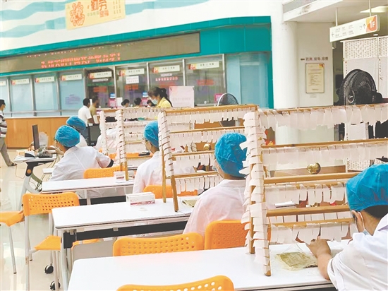 三伏貼受到市民青睞。