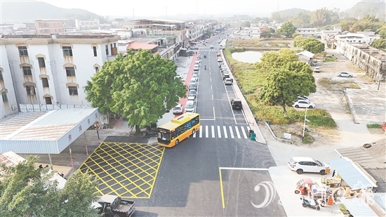 金雞鎮(zhèn)開展銀龍路升級改造工程，基礎(chǔ)設(shè)施不斷提檔升級。