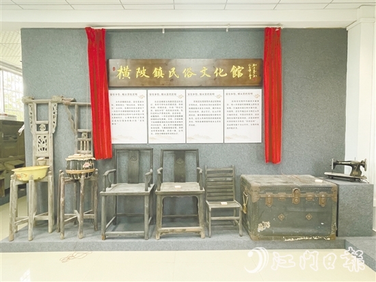 橫陂鎮(zhèn)民俗文化館擺放著各種老物件。