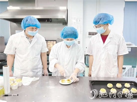 針對消費者對食品健康的要求，旭日蛋品在鴨源的營養(yǎng)或飼養(yǎng)習(xí)性上去作出改變，以控制產(chǎn)品脂肪含量。