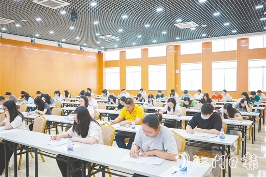 來自開平全市工會系統(tǒng)的經(jīng)審業(yè)務(wù)骨干同臺競技，上演一場精彩的專業(yè)技能“大練兵”。