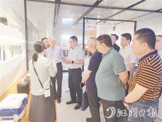 4月，新會區(qū)政協(xié)經(jīng)濟和資源環(huán)境委員會赴順德廣東工業(yè)設(shè)計城開展生產(chǎn)性服務(wù)業(yè)專題調(diào)研。