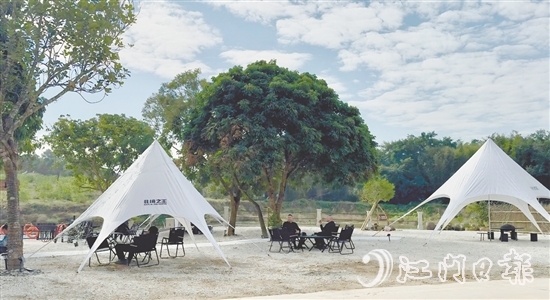 臺山的山海正以最溫柔的姿態(tài)敞開懷抱，這個夏天，不必遠赴千里，只需驅(qū)車短距離便能在這里踏入一片融合自然秘境與人文韻味的露營天堂。