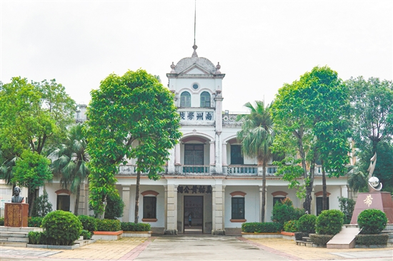 百年老校青磚黛瓦間鐫刻著革命先輩的足跡。