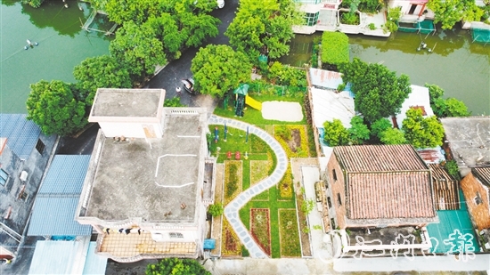 雙橋村完善基礎(chǔ)設(shè)施、提升人居環(huán)境，實現(xiàn)了村莊的美麗蝶變。