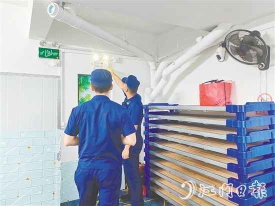 “綜合查一次”聯(lián)合執(zhí)法行動對托管機構(gòu)進行全方位檢查。恩平市教育局供圖