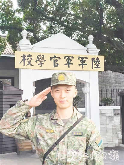 黃永陽曾是空軍機務兵，如今是開平市農(nóng)業(yè)科學研究所技術(shù)員，在田野間續(xù)寫“守護”的故事。