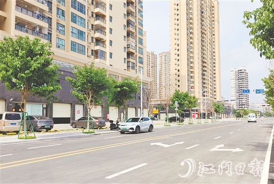 東寧路、僑安路及僑光一巷3條城市支路全面竣工通車(chē)，有效緩解陳宜禧路等周邊道路擁堵。圖為新建的東寧路。