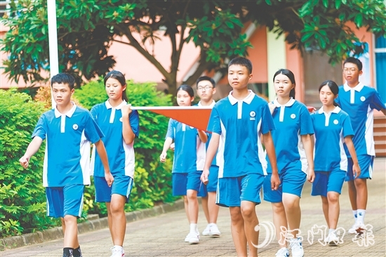 怡霖學(xué)校致力于培養(yǎng)學(xué)生擁有健全人格、社會責(zé)任感與家國情懷。