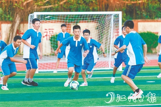 怡霖學(xué)校以五育協(xié)同為目標(biāo)，培養(yǎng)全面發(fā)展的新時代好少年。