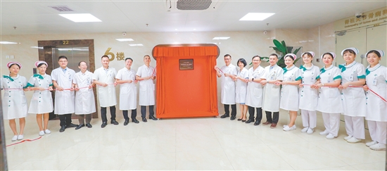 江門市人民醫(yī)院是我市目前唯一入選“首批免陪照護標準化（病房）醫(yī)院建設單位”的醫(yī)療機構。