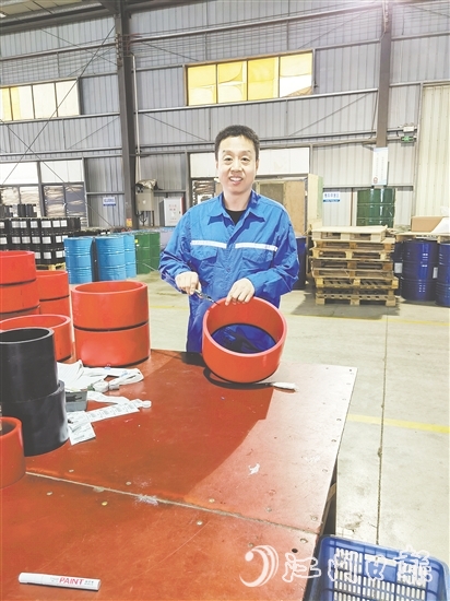 張欣釗展示成品。