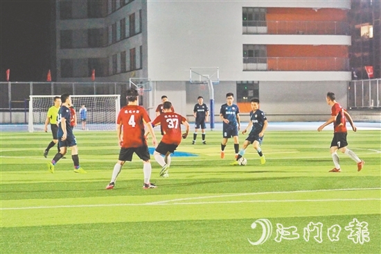 參賽球員斗志昂揚、全力拼搏。