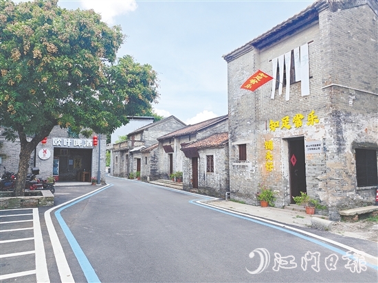 過去閑置的古樸青磚屋掛上了商鋪招牌，以新面貌迎接來客。