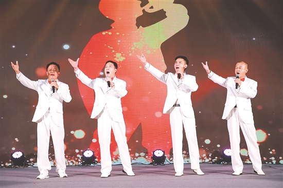 22支參賽隊伍以飽滿的熱情和精湛的技藝，演繹了一首首經(jīng)典軍旅歌曲。