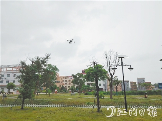 沙湖鎮(zhèn)利用無人機(jī)做好消殺。