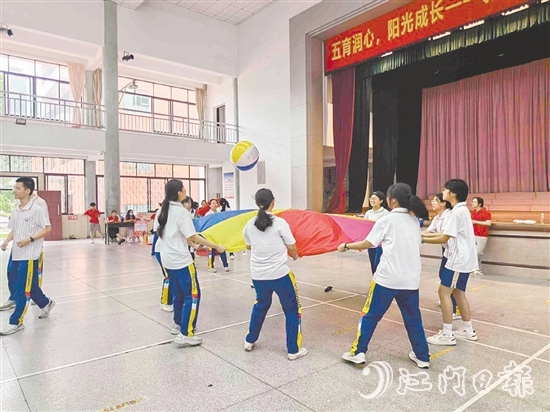 ▲新會(huì)區(qū)進(jìn)一步完善青少年心理教育體系建設(shè)。