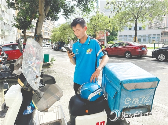 7年的騎手生涯，讓黃錦文成了開平街頭的“活地圖”。