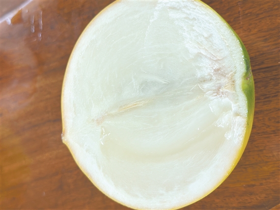 黃晶果的果肉晶瑩剔透，甜度極高，口感宛如天然冰淇淋。