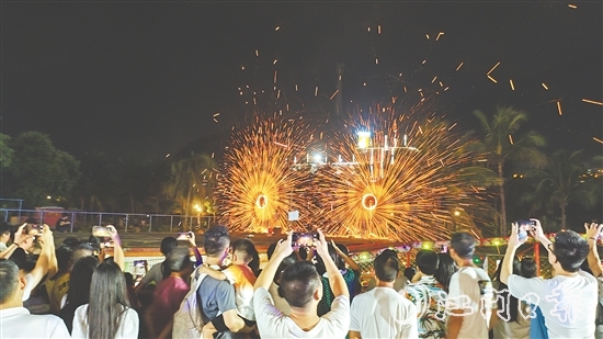 下川島夏季嘉年華以“美食+娛樂+文化”為核心，每周三、五、六、日推出不同主題的活動。