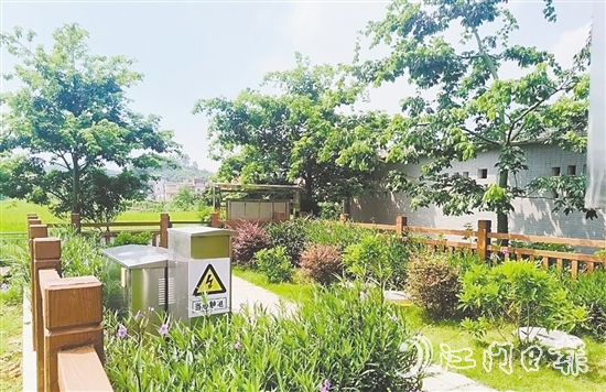 桃源鎮(zhèn)錢(qián)塘村污水處理站與周?chē)h(huán)境相協(xié)調(diào)。