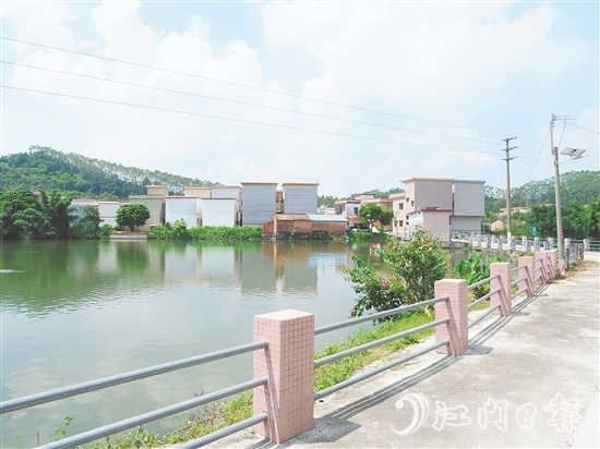 工程圍繞人居環(huán)境提升全面開(kāi)展綜合治理，針對(duì)重點(diǎn)區(qū)域開(kāi)展“拉網(wǎng)式”清理，做到不留任何衛(wèi)生死角。