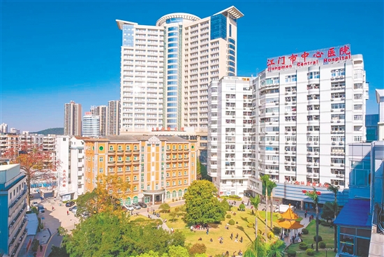 江門市中心醫(yī)院正以“一體兩翼多極”的新格局，書寫新時代醫(yī)師的榮耀篇章。