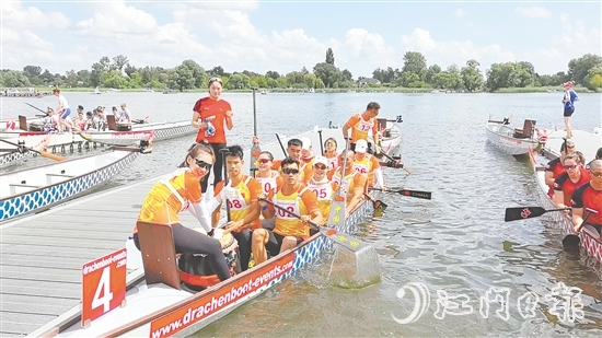 泓達堂帶著“陳皮+龍舟”這一獨特的文化IP，在多個國際賽場劈波斬浪。