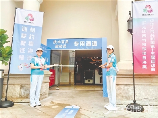 來(lái)自江門(mén)職業(yè)技術(shù)學(xué)院的約120名志愿者（小海豚）將以飽滿的熱情為賽事提供專業(yè)化的服務(wù)。