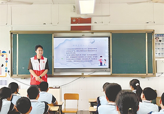 臺山市廣泛開展“綠書簽”主題系列宣傳活動(dòng)，為未成年人健康成長，筑牢文化安全防火墻。