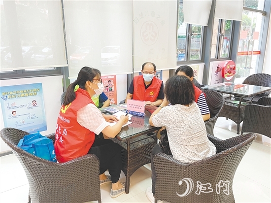 豐雅社區(qū)深化與法院、檢察院的協(xié)作，組建專業(yè)法治宣傳隊(duì)，助力化解群眾糾紛。