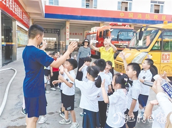 鶴山市沙坪消防救援站變身“安全學(xué)堂”。