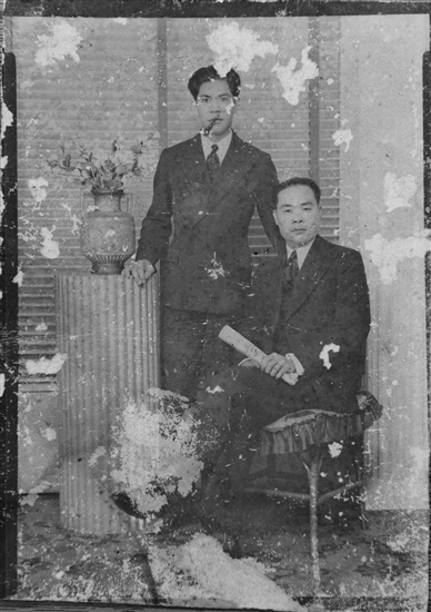 陳炳沛（左）與大哥陳炳璋合影。陳慶偉供圖