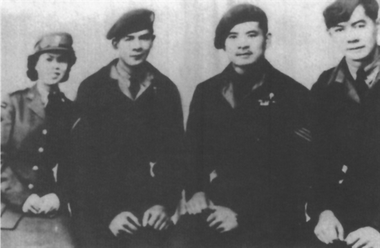 加拿大新會(huì)籍華僑高氏兄妹4人參軍并被錄用。