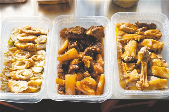 外擺菜品豐富。