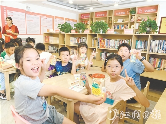 外海街道幸福鄰里匯黨群服務(wù)中心打造空間魔法師特色課堂，讓孩子在實(shí)踐中學(xué)習(xí)知識(shí)。