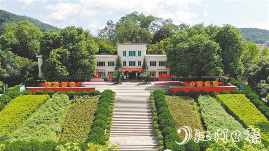 紀(jì)念周恩來總理視察新會圖片展是開展紅色主題研學(xué)的重要點位。