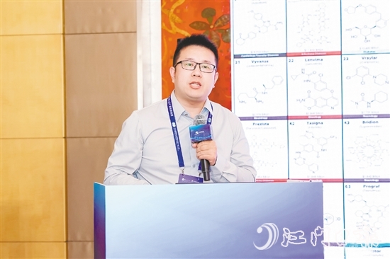 張祥志攀登科研高峰，用實(shí)干詮釋教育工作者的擔(dān)當(dāng)。