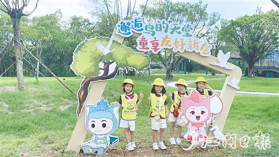 小鳥天堂國(guó)家濕地公園的互動(dòng)式打卡標(biāo)識(shí)成為景區(qū)熱門“打卡點(diǎn)”。