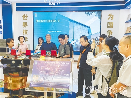 媒體記者、專(zhuān)家學(xué)者深入企業(yè)采訪調(diào)研，感受開(kāi)平科技企業(yè)的魅力。