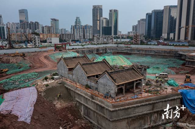 2021年9月18日，冼村改造的工地上，一座祠堂被完整地保存下來。  南方+ 張由瓊 拍攝