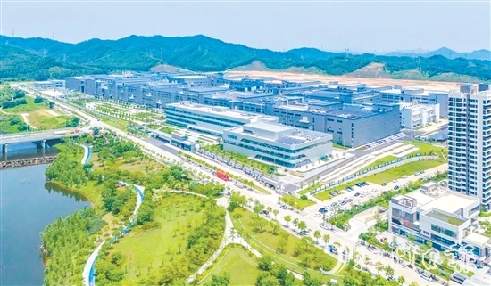 新會智造產業(yè)園鳳山湖園區(qū)專注建設儲能電池和電池組件生產基地。